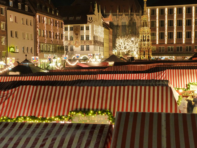 Mercado navideño de Nuremberg en la Hauptmarkt (Alemania)