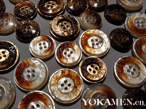 Today has little fashion brands with shell button as the design suit buttons