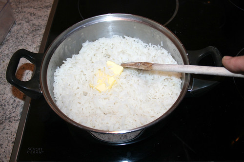 51 - Butter in Reis unterheben / Stir in butter with rice
