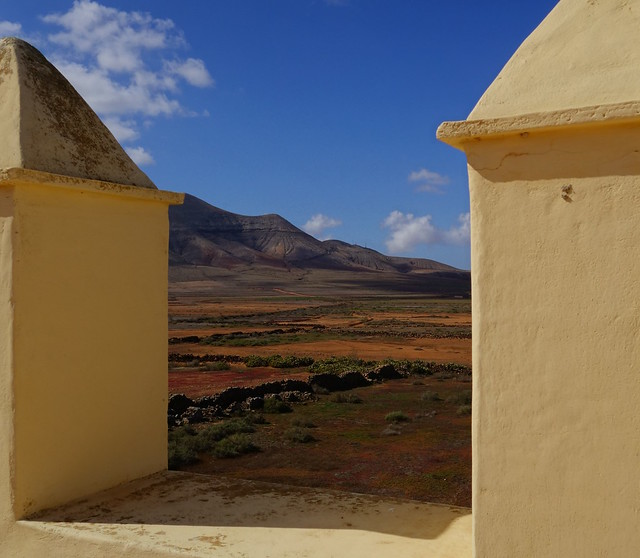 Fuerteventura (Islas Canarias). La isla de las playas y el viento. - Blogs de España - La Oliva, el Puertito de los Molinos y Volcán Calderón Hondo (ruta a pie). (14)