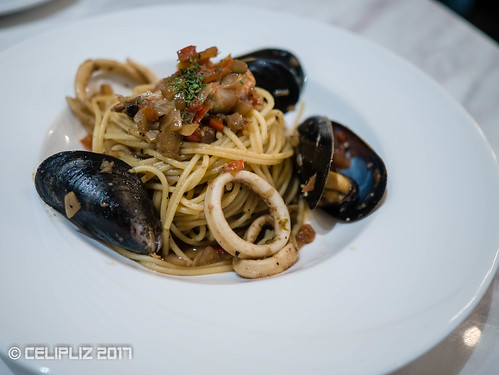 Seafood Spaghetti with Mexican Salsa Sauce @ Dazzling Cafe ($13.50)