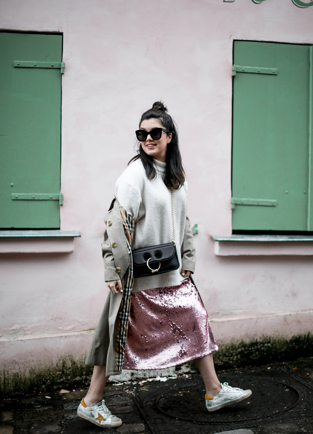 pink-sequin-skirt-hm-golden-goose-sneakers-vintage-burberry-trench-streetstyle3