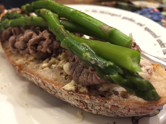 Thin sliced beef / Asparagus open sandwich