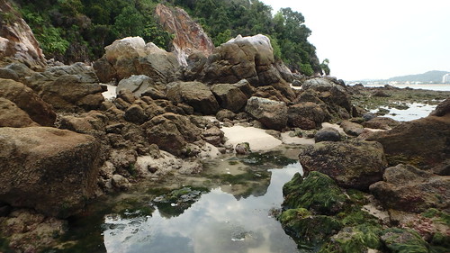 Rocky shores of Pulau Tekukor