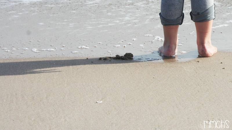 descalzos en la arena
