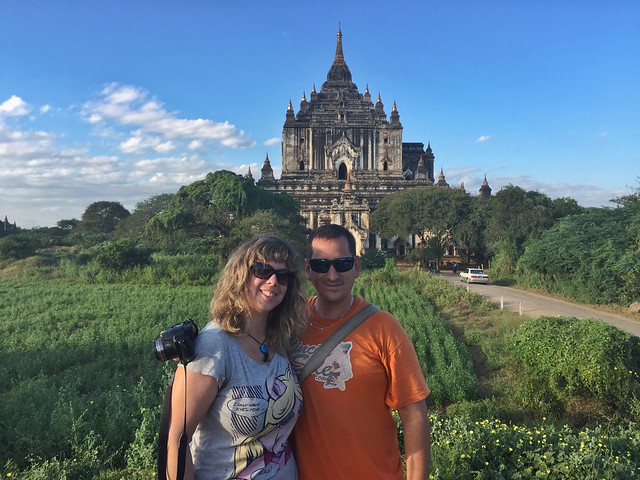 Sele y Rebeca en Bagan (Myanmar)