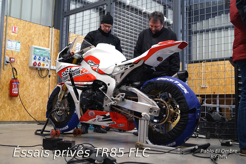 [PISTE] Team Racing 85. Lundi 6 Mars 2017. Essais privés des nouvelles motos en vu des 24H du Mans 33263139256_07e0b979c4_c