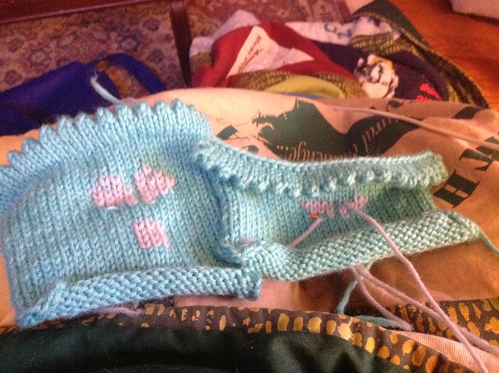 duplicate stitch on knitting