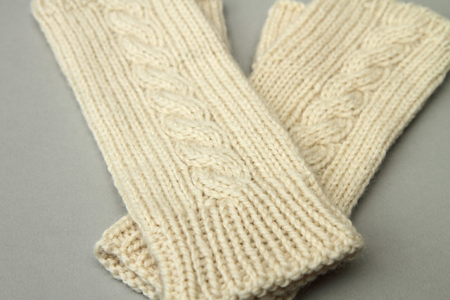 Hand knitted cabled fingerless mittens in undyed fine British wool – Small