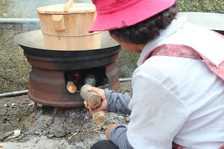 柴燒飯。攝影：廖靜蕙