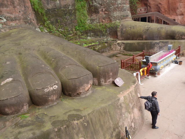 Pie del Gran Buda de Leshan (China)