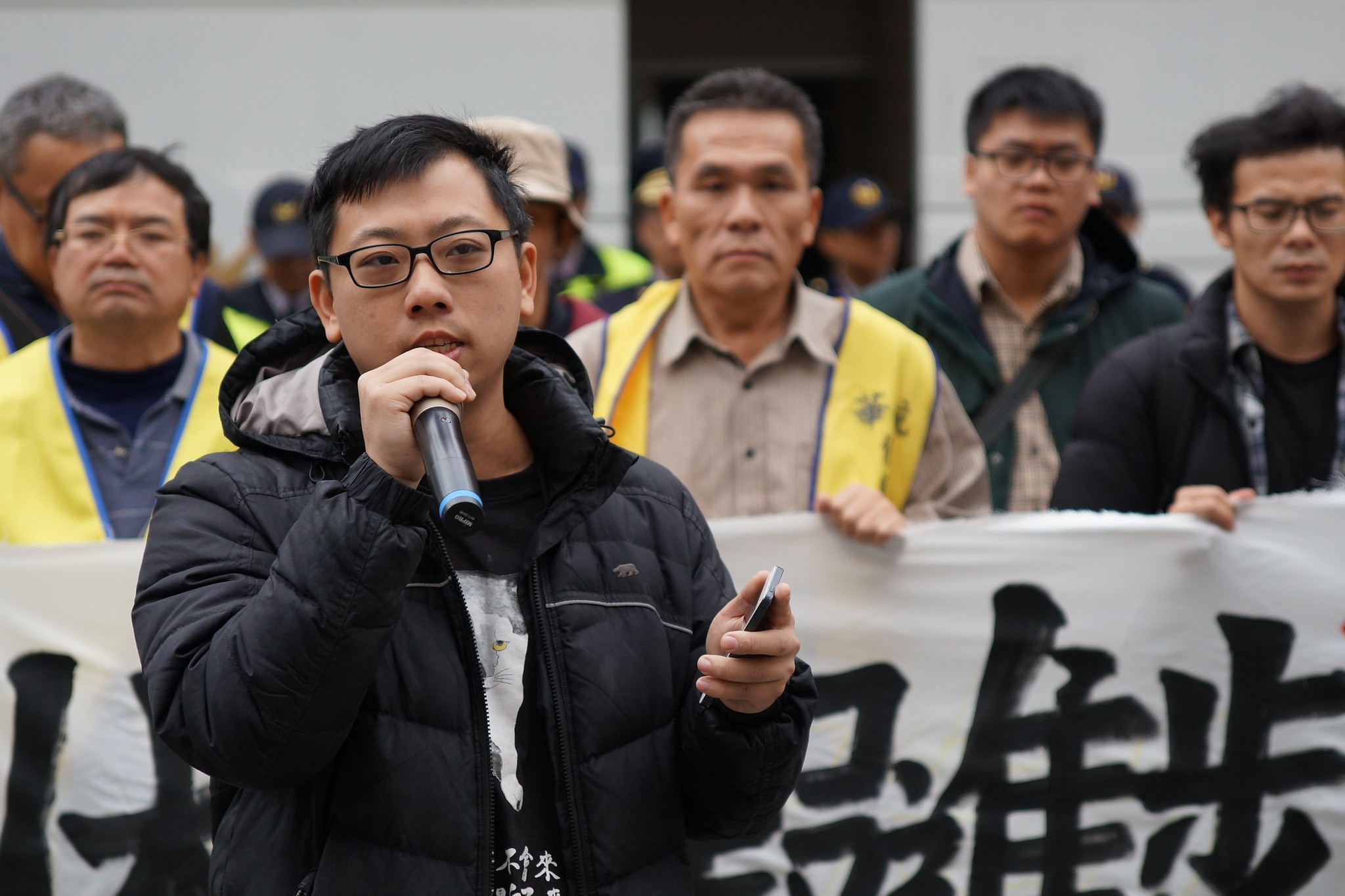許惟棟批評民進黨上台後一改過去在野時支持抗議學生的姿態。（攝影：王顥中）