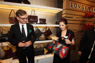 Yang Qian Hua praising Kate Moss to design handbags