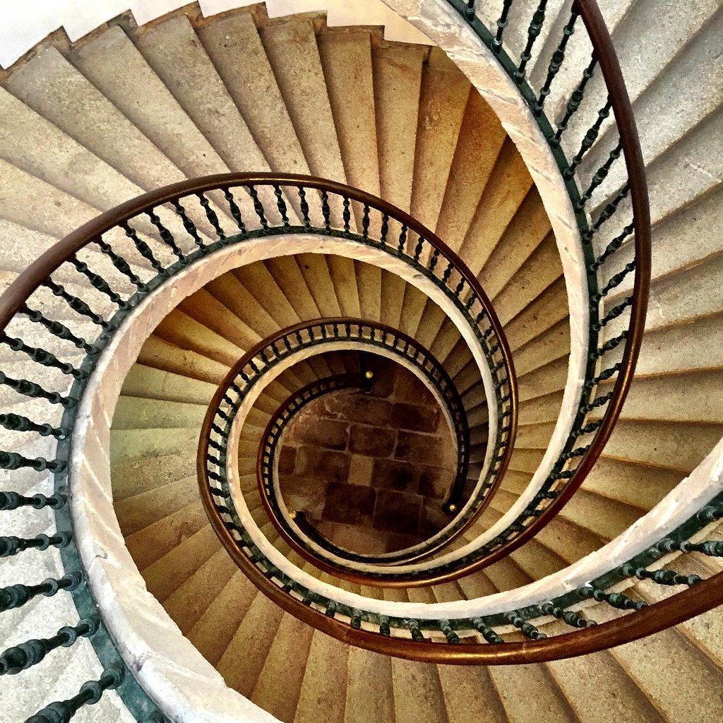 Resultado de imagen de escaleira helicoidal museo do pobo galego