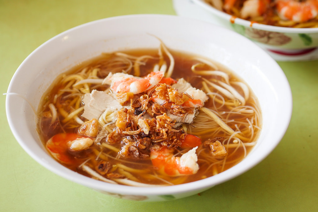 Hawker Centre in Singapore: Tekka Market & Food Centre Soup Prawn Noodles