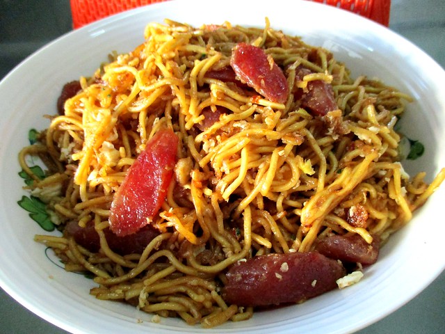 Fried noodles with lap cheong