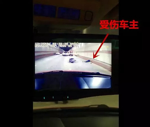 Anchorwoman save against being framed in Guangxi Province, was attacked by save the window lying in front of its left