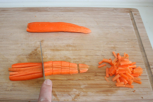 17 - Möhre in Stifte schneiden / Cut carrot in sticks