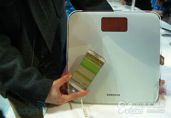 Galaxy S4 launch foreign media play Galaxy S4, Samsung Galaxy S4,Galaxy S4 wireless scales, Galaxy S4 scales