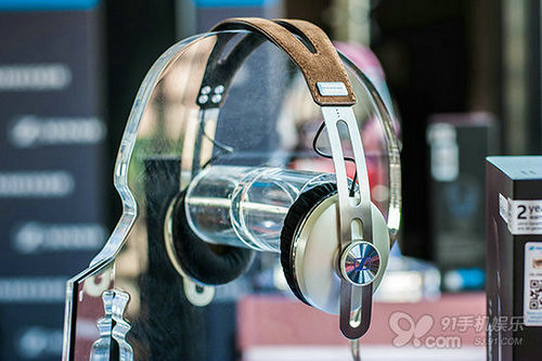 Sennheiser MOMENTUM music headphones, Sennheiser headphones, Sen sea Seoul music headphones, MOMENTUM music headphones