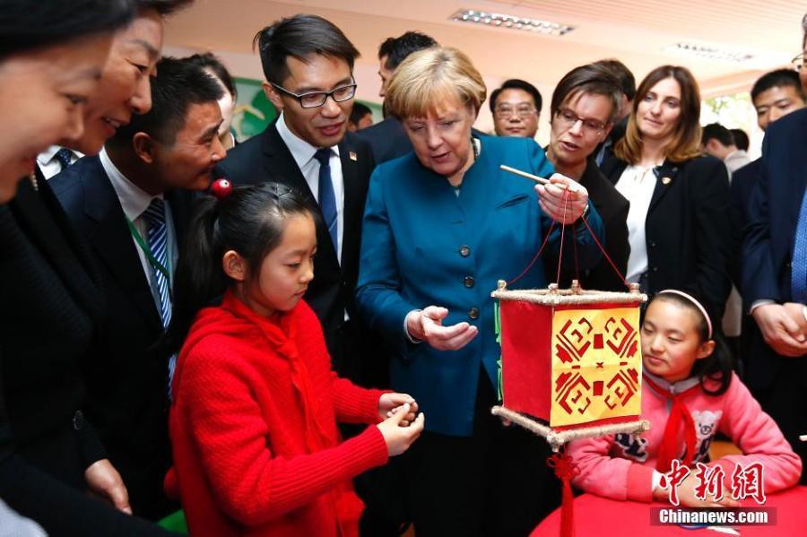 Hefei city, Merkel visited a primary school 