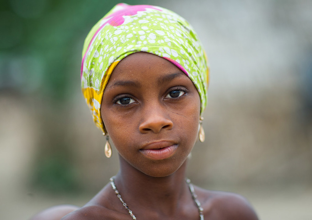 Benin, West Africa, Savalou, a beautiful teenage fulani pe 