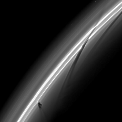 VCSE - Mai kép - Prometheus belépett az F-gyűrűbe.