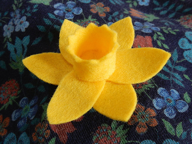 Felt Daffodil brooch