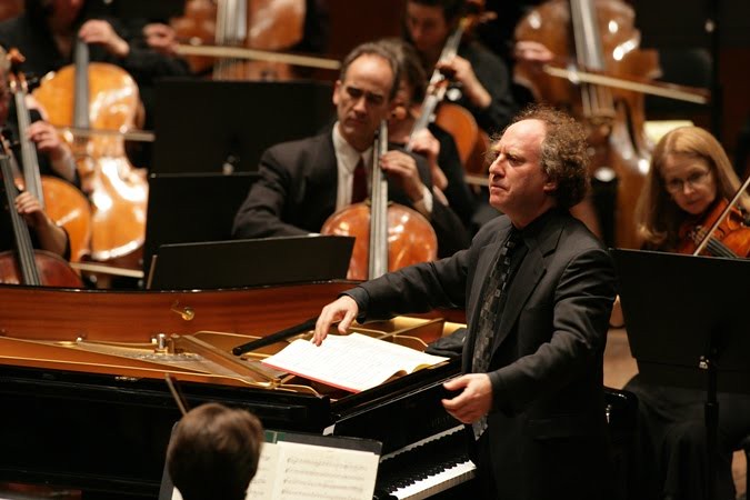 piano soloist Jeffrey Kahane conducting an orchestra from the piano