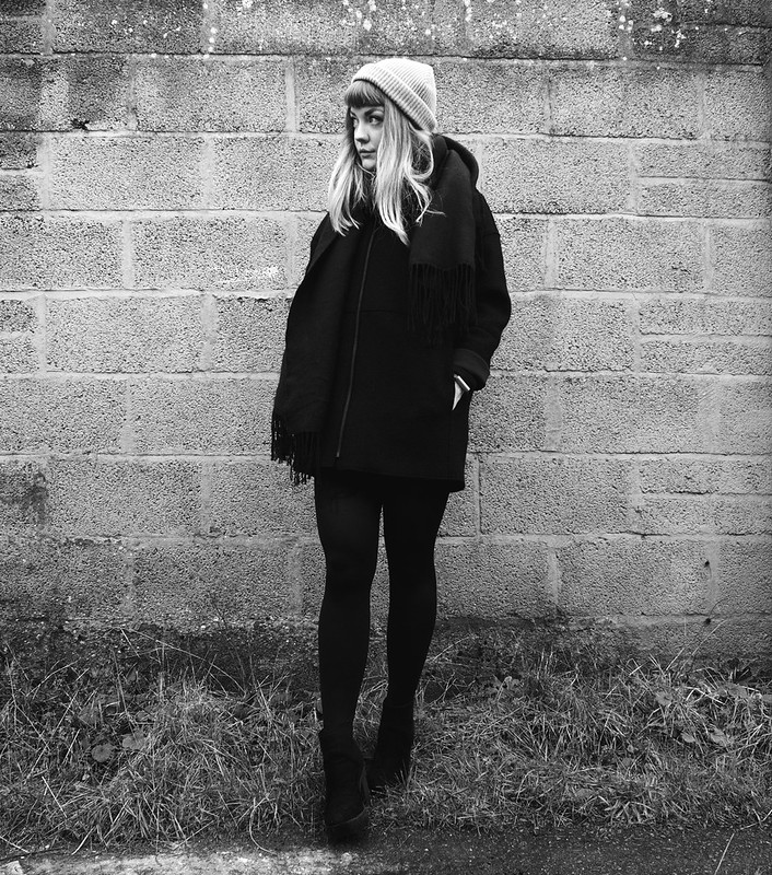 black wool raw edge coat cos minimal black monochrome fashion blog blogger outfit 