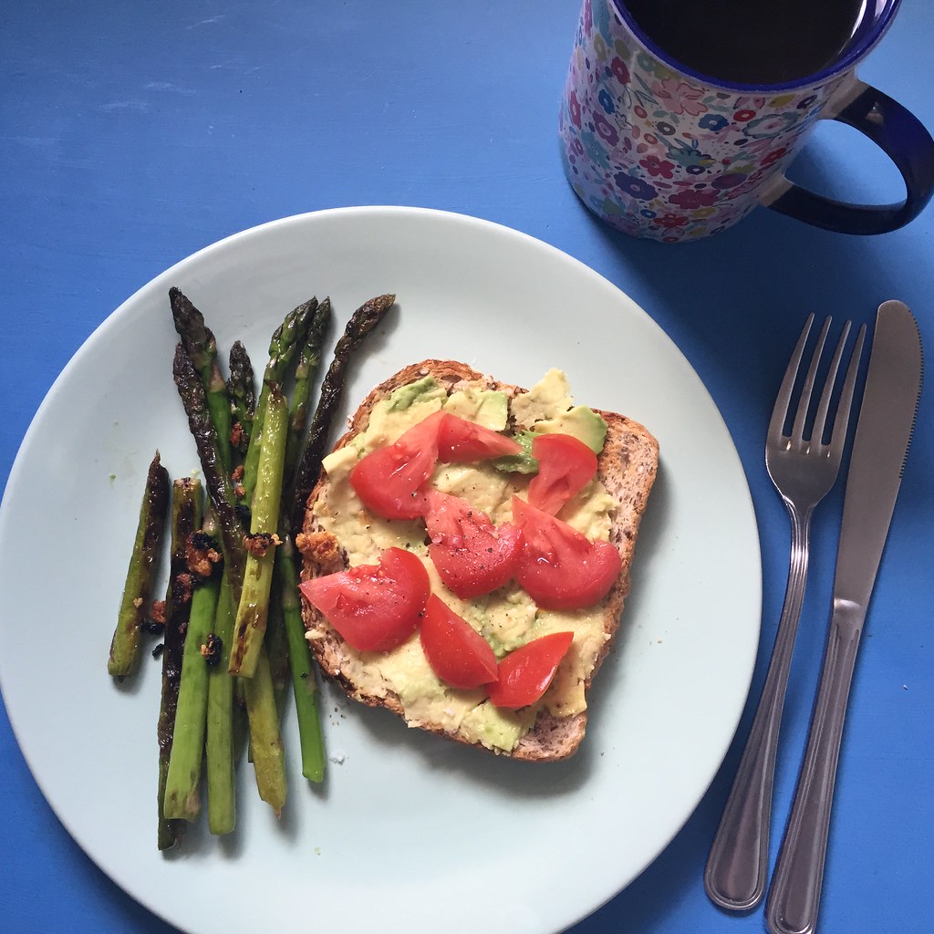 grilled asparagus with avocado and tomato on toast. oh and a cup of tea!