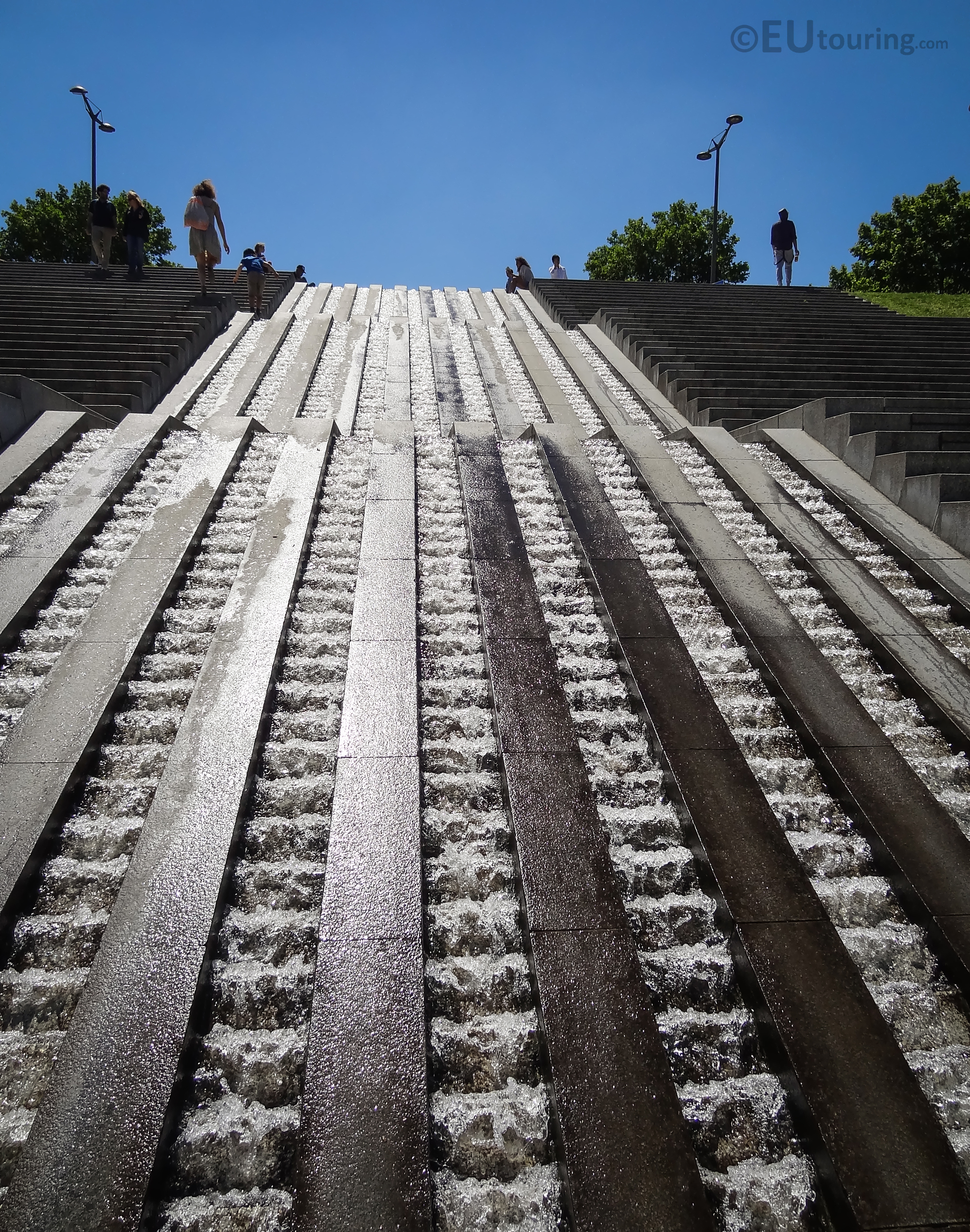 Modern waterfall into Bercy park