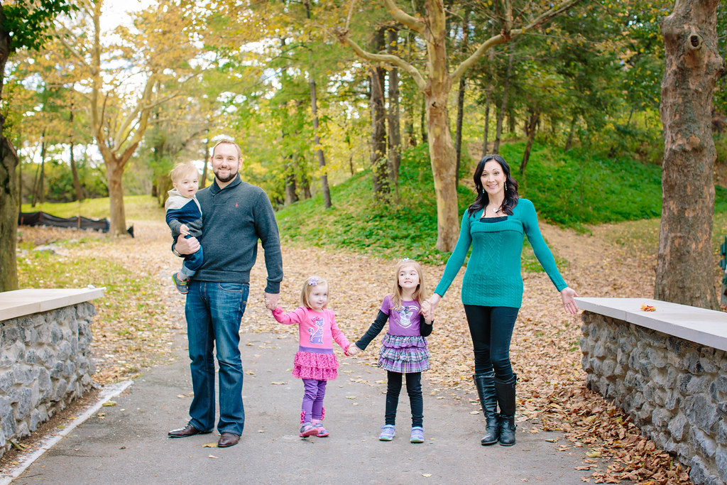 fall family portrait photographer Buffalo Lockport Amherst