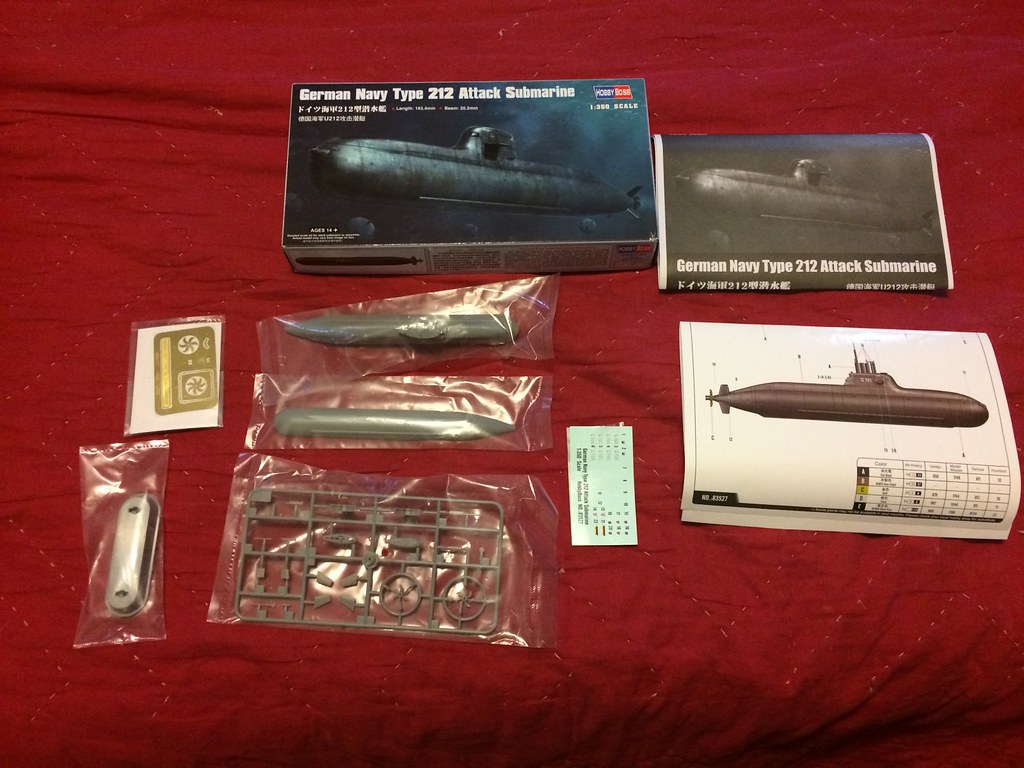 HobbyBoss Model kit #83527 1/350 German Navy Type 212 Attack Submarine 