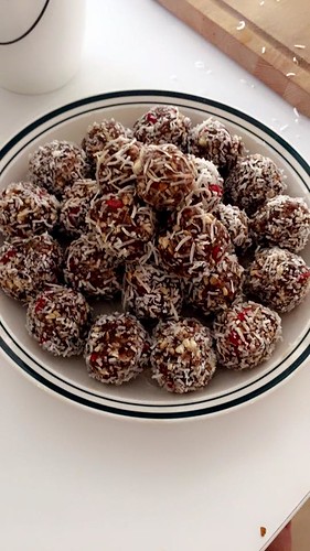 protein balls with dates