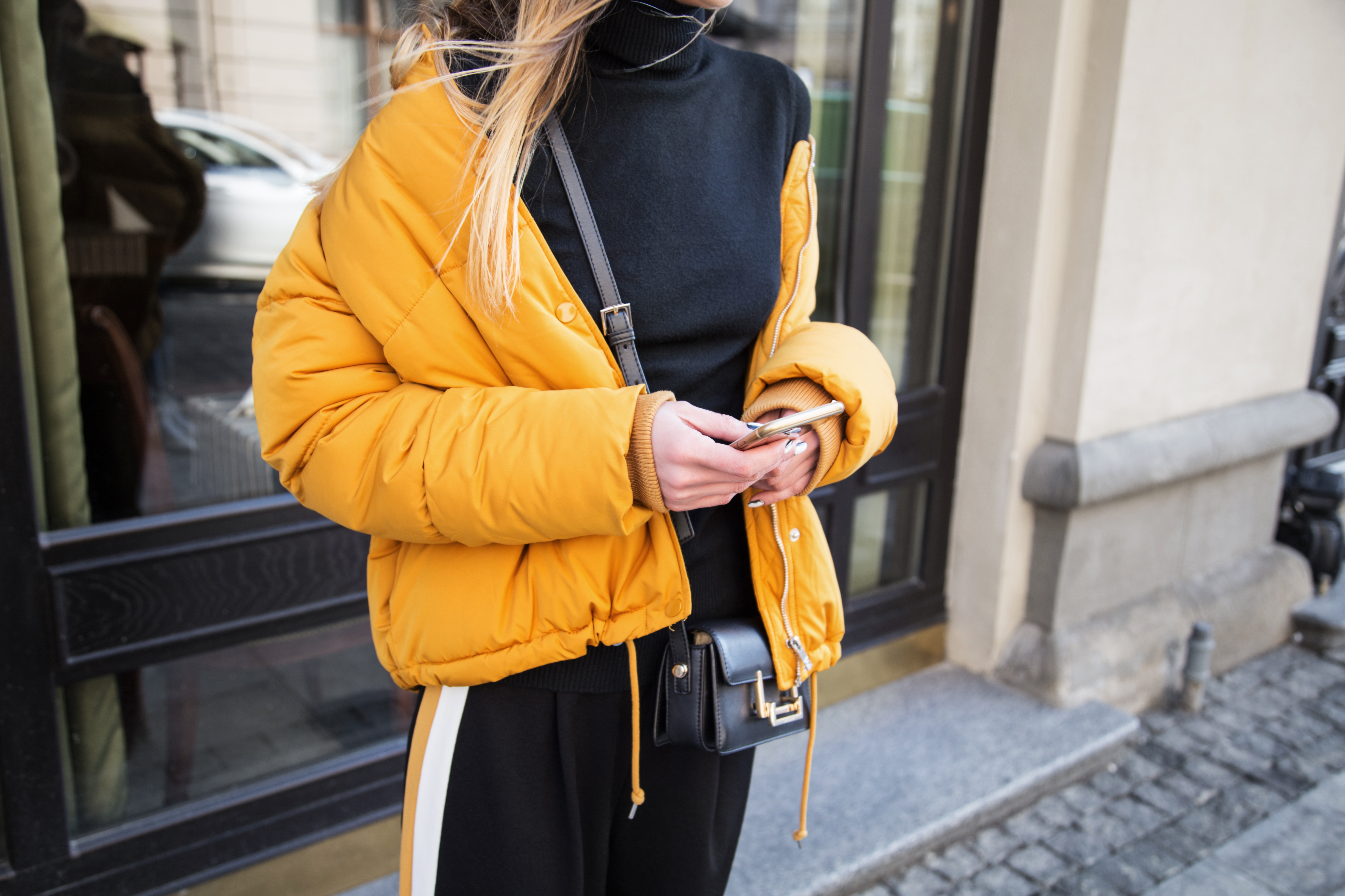 mustard-puffer-outfit-street-style