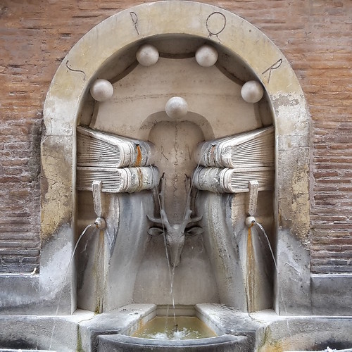 Roma: la fontana dei libri