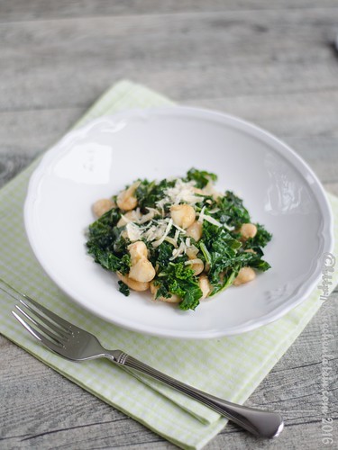 Giant Crusty and Creamy White Beans with Curly Kale (1)