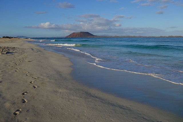 Corralejo, Islote de Lobos (vuelta a la isla, ruta a pie) y Dunas de Corralejo. - Fuerteventura (Islas Canarias). La isla de las playas y el viento. (56)