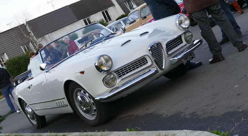 Alfa Romeo 2000 Spider Touring  23792890942_912273e055_c