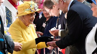 Queen Elizabeth II distributing the Maundy money