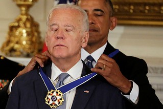 Obama awarding Medasl of Freedom to Biden
