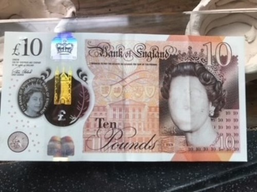 £10 error note without Queen's portrait