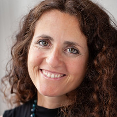 Dr. Lucia Carbone