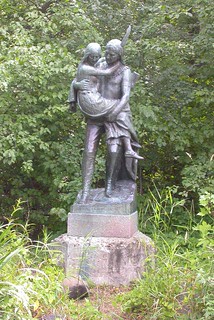 Hiawatha and Minnehaha statue