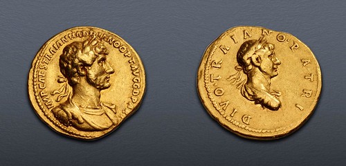 829_1 Gold aureus of Hadrian and Divus Trajan