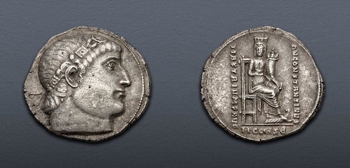 0956_1 Roman silver medallion of Constantine I