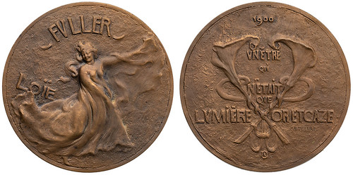 Dance medal by Pierre Roche depicting Loi¨e Fuller.