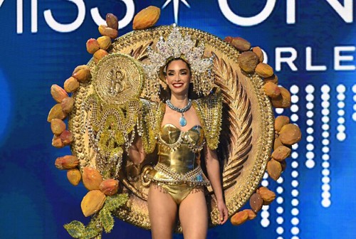 Miss El Salvador's golden bitcoin outfit