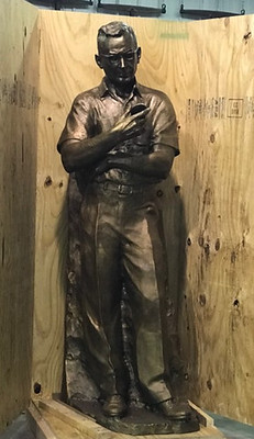 Chet Krause statue